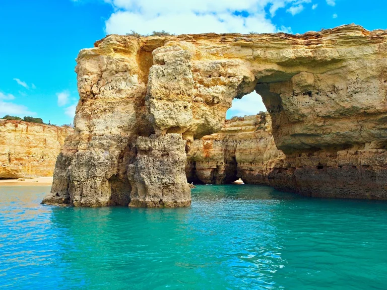 Splendide grotte in acque turchesi tra Albufeira e la grotta di Benagil